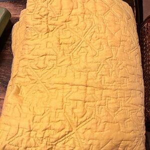 Gold quilt twin size 
Opalhouse brand from Target